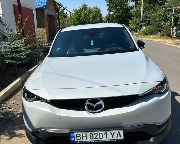 Серый Мазда MX-30, объемом двигателя 0 л и пробегом 61 тыс. км за 16200 $, фото 1 на Automoto.ua