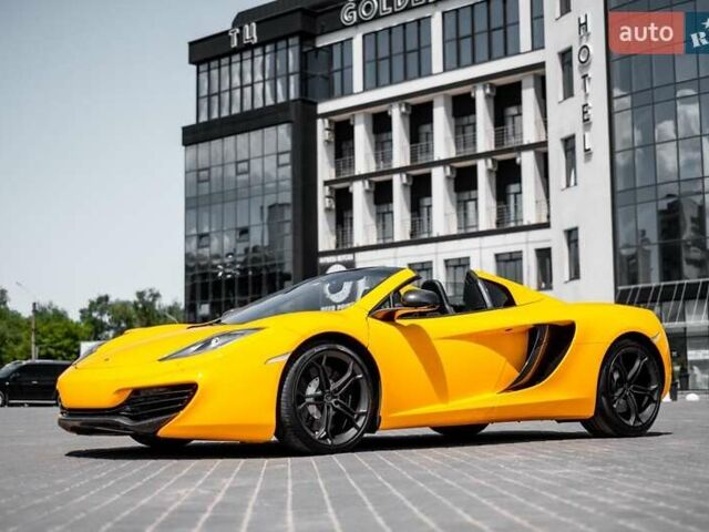 Желтый МакЛарен МП4, объемом двигателя 3.8 л и пробегом 26 тыс. км за 150000 $, фото 1 на Automoto.ua