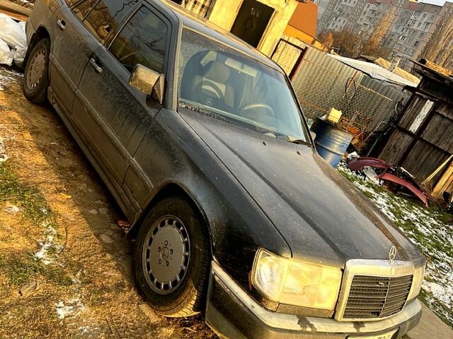 Сірий Мерседес 124, об'ємом двигуна 2.6 л та пробігом 0 тис. км за 2500 $, фото 1 на Automoto.ua