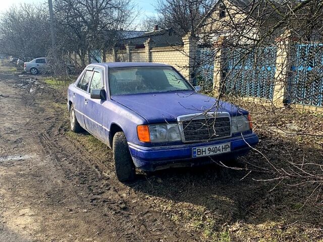 Синій Мерседес 124, об'ємом двигуна 2.6 л та пробігом 333 тис. км за 1700 $, фото 1 на Automoto.ua