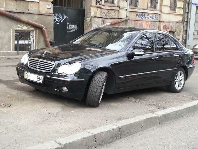 Черный Мерседес 1831, объемом двигателя 1.8 л и пробегом 220 тыс. км за 13900 $, фото 1 на Automoto.ua