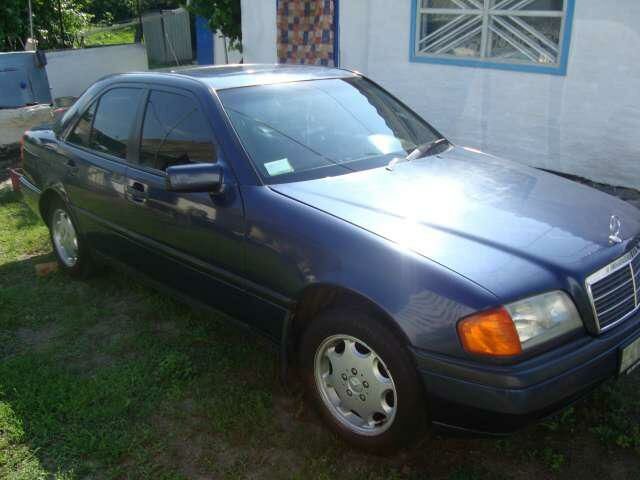 Синий Мерседес 1838, объемом двигателя 2.2 л и пробегом 235 тыс. км за 9400 $, фото 1 на Automoto.ua