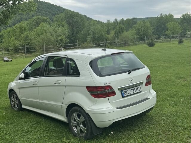 Белый Мерседес 190, объемом двигателя 1.7 л и пробегом 235 тыс. км за 6500 $, фото 1 на Automoto.ua