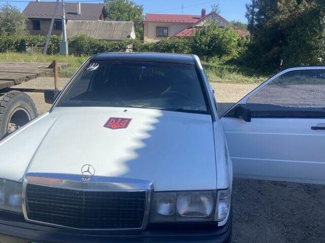 Белый Мерседес 190, объемом двигателя 2 л и пробегом 374 тыс. км за 1650 $, фото 1 на Automoto.ua