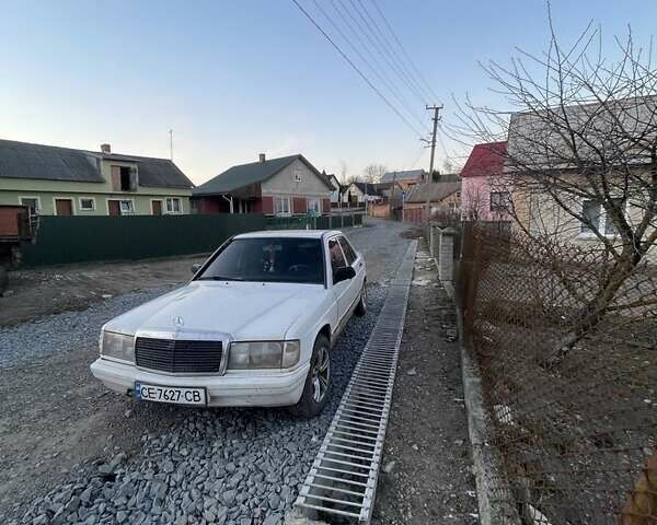 Белый Мерседес 190, объемом двигателя 2 л и пробегом 300 тыс. км за 1300 $, фото 1 на Automoto.ua