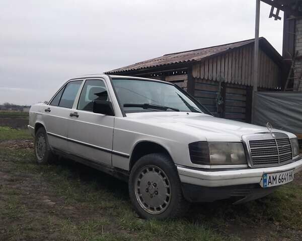 Білий Мерседес 190, об'ємом двигуна 2 л та пробігом 280 тис. км за 1700 $, фото 1 на Automoto.ua