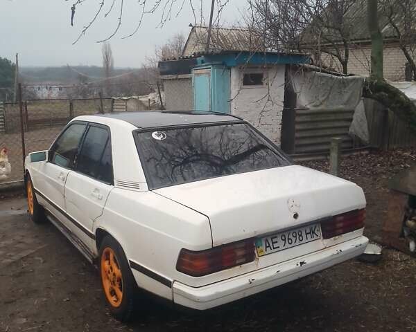 Белый Мерседес 190, объемом двигателя 2 л и пробегом 174 тыс. км за 800 $, фото 1 на Automoto.ua