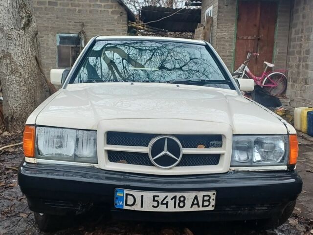 Белый Мерседес 190, объемом двигателя 2 л и пробегом 500 тыс. км за 1000 $, фото 1 на Automoto.ua