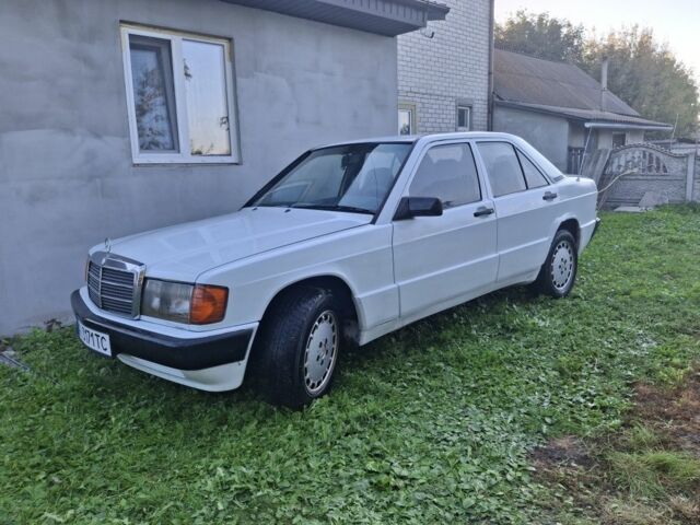Белый Мерседес 190, объемом двигателя 2 л и пробегом 242 тыс. км за 2100 $, фото 1 на Automoto.ua