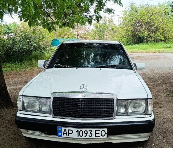 Белый Мерседес 190, объемом двигателя 2 л и пробегом 100 тыс. км за 2000 $, фото 1 на Automoto.ua