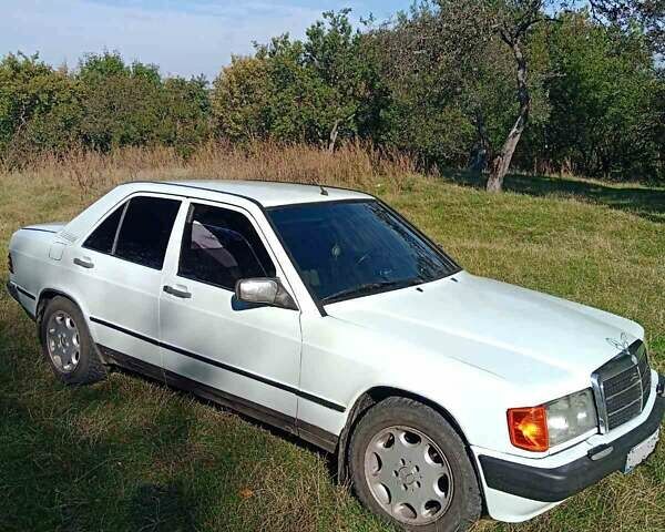 Белый Мерседес 190, объемом двигателя 2 л и пробегом 330 тыс. км за 2500 $, фото 1 на Automoto.ua