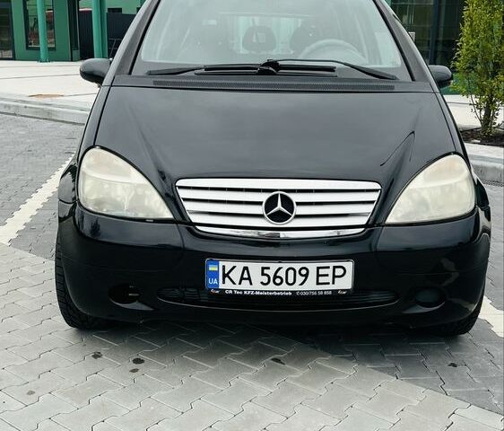 Черный Мерседес 190, объемом двигателя 1.9 л и пробегом 220 тыс. км за 3500 $, фото 1 на Automoto.ua