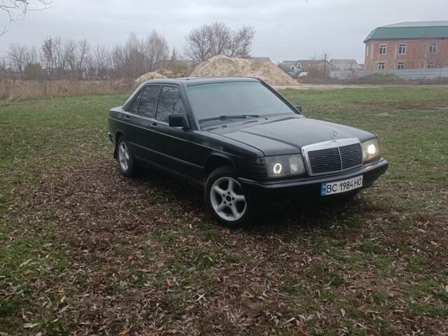 Чорний Мерседес 190, об'ємом двигуна 2 л та пробігом 180 тис. км за 2300 $, фото 1 на Automoto.ua