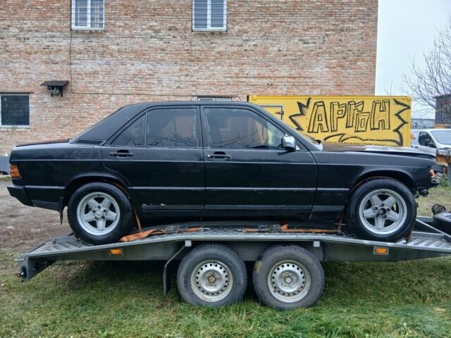 Чорний Мерседес 190, об'ємом двигуна 2 л та пробігом 300 тис. км за 750 $, фото 1 на Automoto.ua
