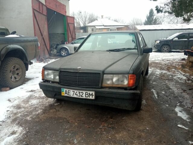 Черный Мерседес 190, объемом двигателя 0 л и пробегом 500 тыс. км за 950 $, фото 1 на Automoto.ua