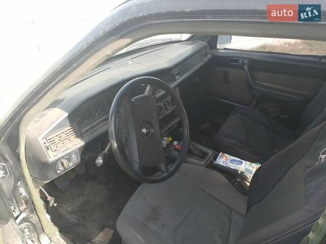 Черный Мерседес 190, объемом двигателя 2 л и пробегом 300 тыс. км за 1100 $, фото 1 на Automoto.ua