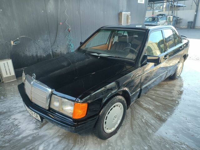 Чорний Мерседес 190, об'ємом двигуна 2 л та пробігом 300 тис. км за 1650 $, фото 1 на Automoto.ua