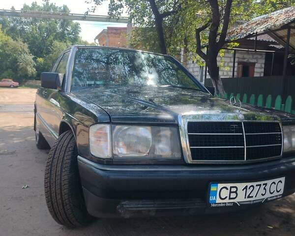 Черный Мерседес 190, объемом двигателя 2 л и пробегом 290 тыс. км за 3000 $, фото 1 на Automoto.ua