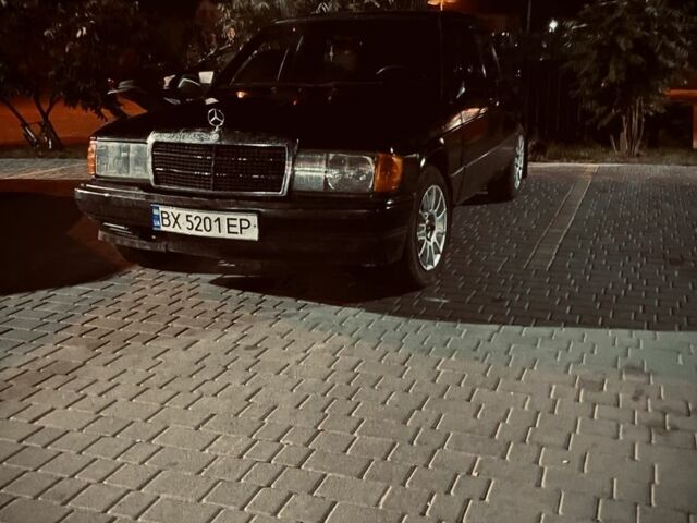 Чорний Мерседес 190, об'ємом двигуна 1.8 л та пробігом 300 тис. км за 1500 $, фото 1 на Automoto.ua