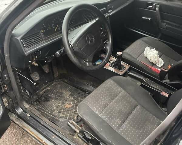 Чорний Мерседес 190, об'ємом двигуна 1.8 л та пробігом 300 тис. км за 1500 $, фото 1 на Automoto.ua