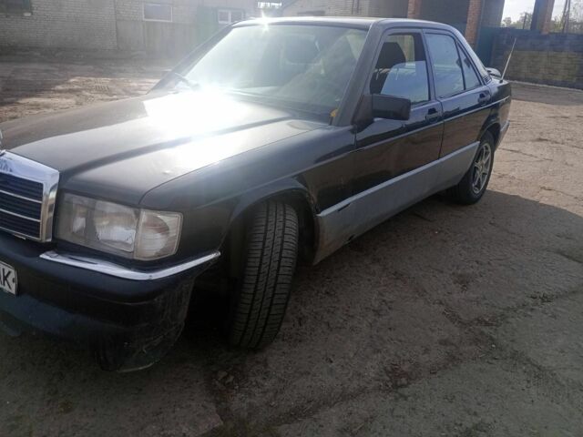 Чорний Мерседес 190, об'ємом двигуна 1 л та пробігом 300 тис. км за 1400 $, фото 1 на Automoto.ua