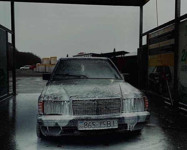 Красный Мерседес 190, объемом двигателя 2 л и пробегом 450 тыс. км за 1150 $, фото 1 на Automoto.ua