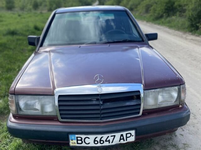Красный Мерседес 190, объемом двигателя 2 л и пробегом 300 тыс. км за 1500 $, фото 1 на Automoto.ua