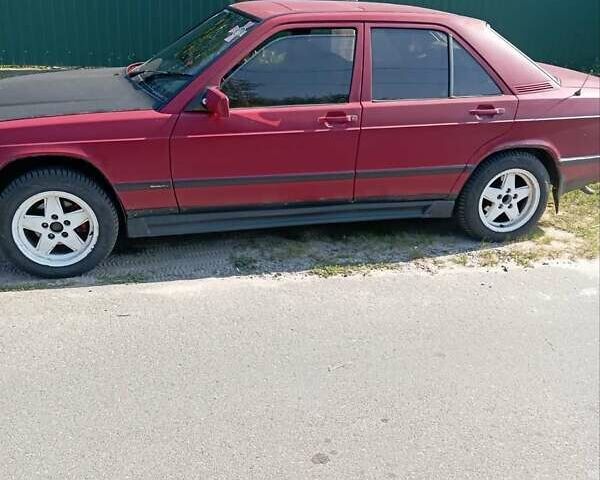 Червоний Мерседес 190, об'ємом двигуна 2 л та пробігом 300 тис. км за 971 $, фото 1 на Automoto.ua