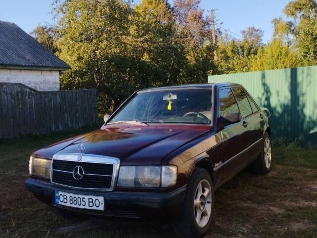 Красный Мерседес 190, объемом двигателя 2 л и пробегом 240 тыс. км за 1800 $, фото 1 на Automoto.ua