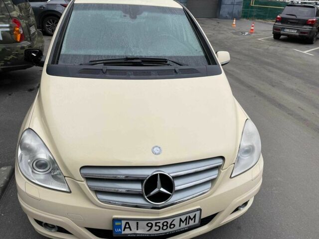 Желтый Мерседес 190, объемом двигателя 2 л и пробегом 270 тыс. км за 7500 $, фото 1 на Automoto.ua