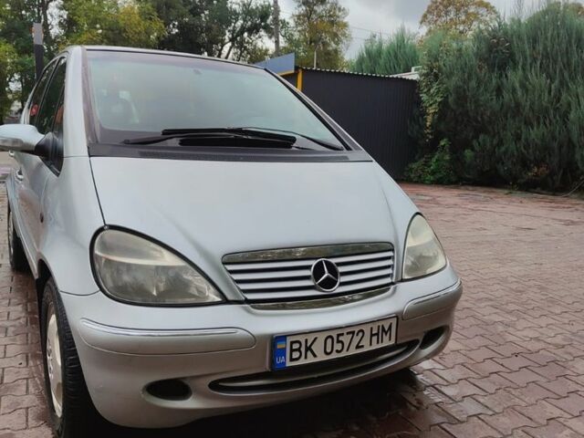 Мерседес 190 2004 в Ровно на Automoto.ua Серый Мерседес 190, объемом двигателя 1.9 л и пробегом 286 тыс. км за 3700 $, фото 1 на Automoto.ua