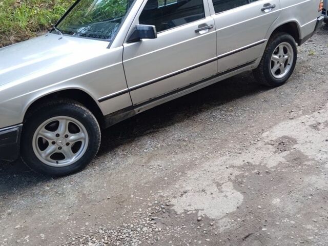 Сірий Мерседес 190, об'ємом двигуна 2 л та пробігом 357 тис. км за 1750 $, фото 1 на Automoto.ua