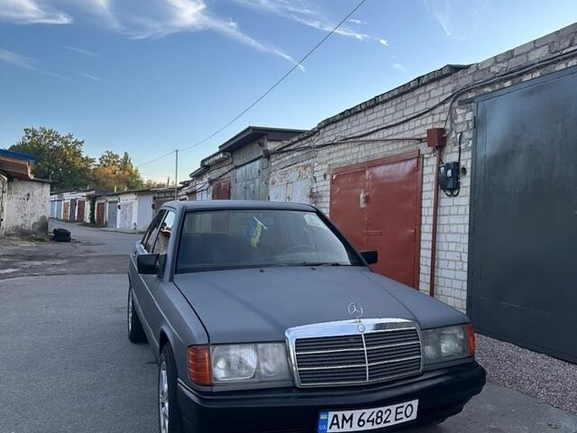 Серый Мерседес 190, объемом двигателя 1.9 л и пробегом 700 тыс. км за 1700 $, фото 1 на Automoto.ua