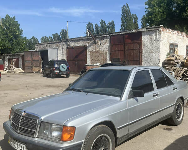 Сірий Мерседес 190, об'ємом двигуна 2 л та пробігом 200 тис. км за 850 $, фото 1 на Automoto.ua