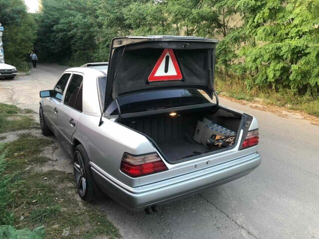 Серый Мерседес 190, объемом двигателя 0 л и пробегом 249 тыс. км за 7500 $, фото 1 на Automoto.ua