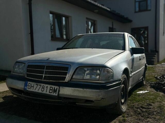 Серый Мерседес 190, объемом двигателя 2 л и пробегом 350 тыс. км за 1700 $, фото 1 на Automoto.ua