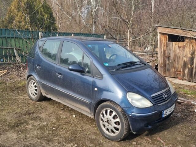 Синий Мерседес 190, объемом двигателя 1.9 л и пробегом 200 тыс. км за 2500 $, фото 1 на Automoto.ua