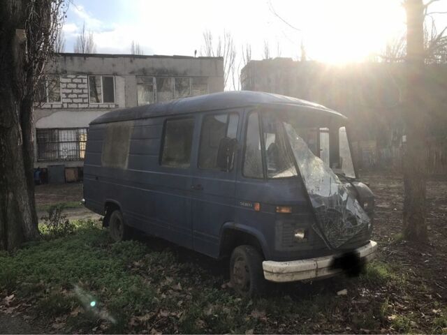 Синий Мерседес 190, объемом двигателя 0 л и пробегом 1000 тыс. км за 1987 $, фото 1 на Automoto.ua