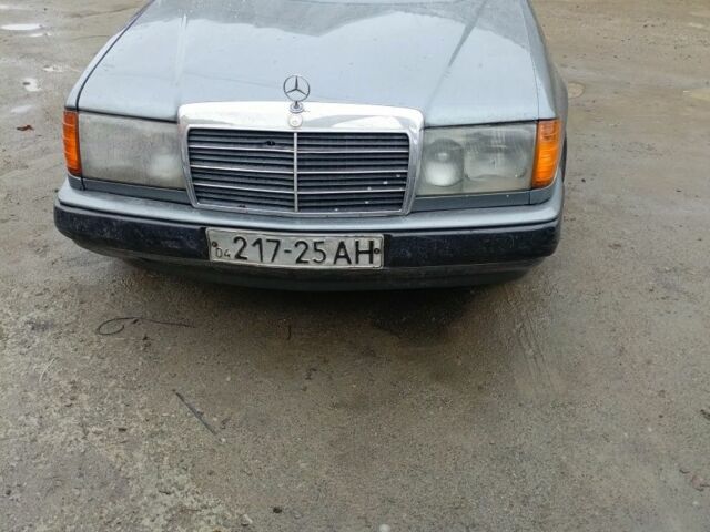 Синий Мерседес 190, объемом двигателя 3 л и пробегом 100 тыс. км за 2200 $, фото 1 на Automoto.ua