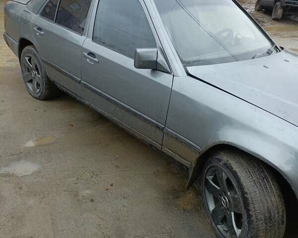 Синий Мерседес 190, объемом двигателя 3 л и пробегом 100 тыс. км за 2200 $, фото 1 на Automoto.ua