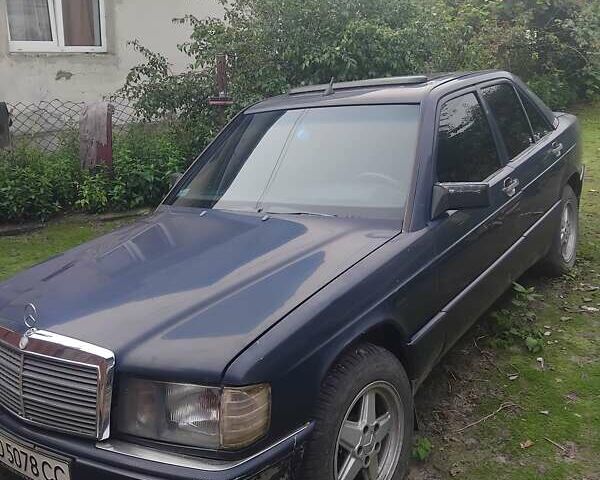 Синий Мерседес 190, объемом двигателя 2 л и пробегом 400 тыс. км за 1550 $, фото 1 на Automoto.ua
