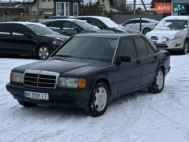 Синий Мерседес 190, объемом двигателя 2 л и пробегом 380 тыс. км за 1750 $, фото 1 на Automoto.ua