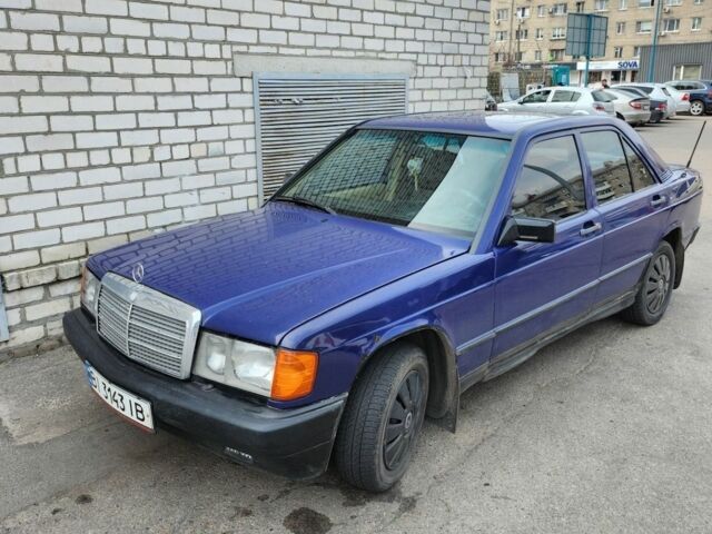 Синий Мерседес 190, объемом двигателя 2 л и пробегом 271 тыс. км за 2250 $, фото 1 на Automoto.ua