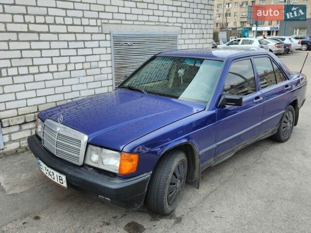 Синий Мерседес 190, объемом двигателя 2 л и пробегом 271 тыс. км за 2250 $, фото 1 на Automoto.ua