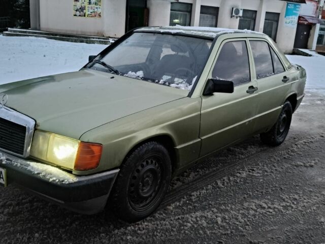 Зеленый Мерседес 190, объемом двигателя 1.9 л и пробегом 350 тыс. км за 950 $, фото 1 на Automoto.ua