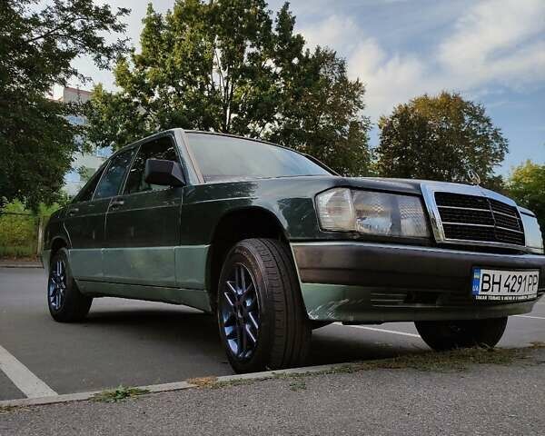 Зеленый Мерседес 190, объемом двигателя 2 л и пробегом 350 тыс. км за 1900 $, фото 1 на Automoto.ua