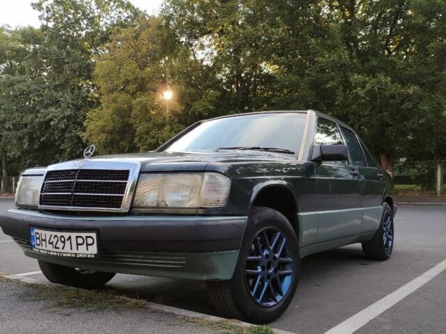 Зеленый Мерседес 190, объемом двигателя 2 л и пробегом 350 тыс. км за 1850 $, фото 1 на Automoto.ua