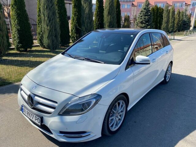 Белый Мерседес 200, объемом двигателя 1.8 л и пробегом 400 тыс. км за 11700 $, фото 1 на Automoto.ua