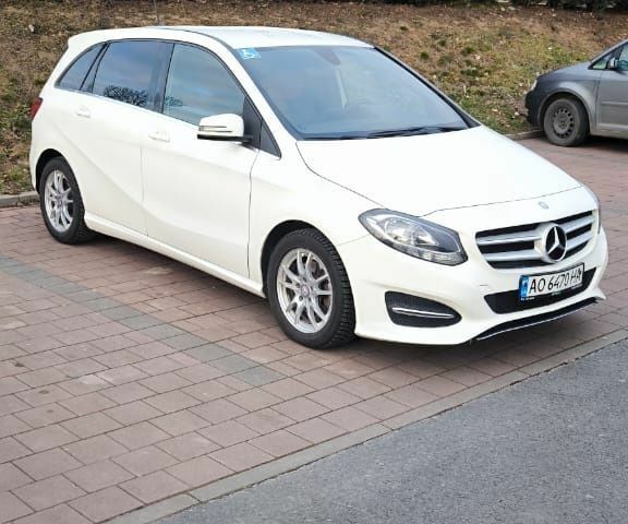 Білий Мерседес 200, об'ємом двигуна 1.5 л та пробігом 323 тис. км за 9900 $, фото 1 на Automoto.ua