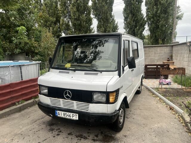 Білий Мерседес 200, об'ємом двигуна 2.3 л та пробігом 333 тис. км за 1800 $, фото 1 на Automoto.ua